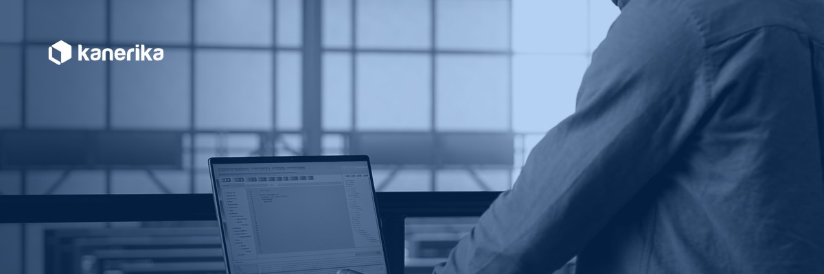 Engineer working on a laptop in a modern data facility, illustrating Snowflake Iceberg tables and open lakehouse architecture