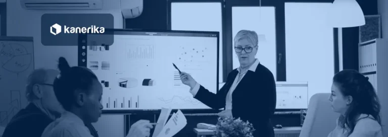 Analytics lead presenting a business dashboard to her team, illustrating data visualization in business analytics
