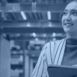 Retail operations manager using AI-powered inventory insights in a warehouse, illustrating machine learning in retail